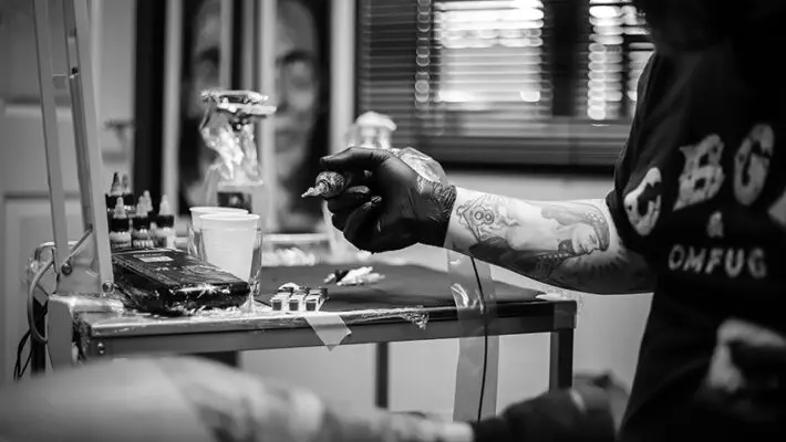 Chicago is a loud city. Fast trains. Packed sidewalks. Endless movement, but inside a small tattoo studio near Wicker Park, Iman Ali Tirmizi works in near silence.