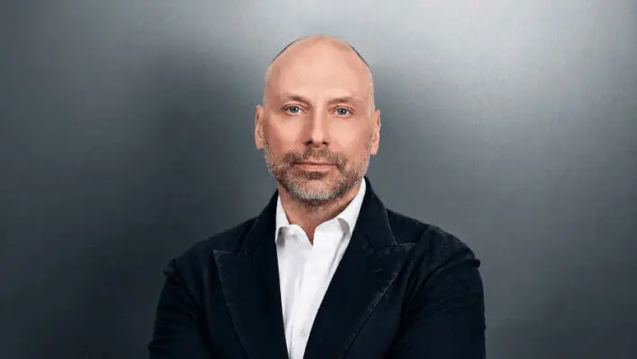 Boris Azarenko is a co-founder of Vesper, a developer that would go on to build some of the most sought-after homes in Moscow – restored heritage houses, new buildings, and entire neighbourhoods, all with finished-to-the-key apartments.