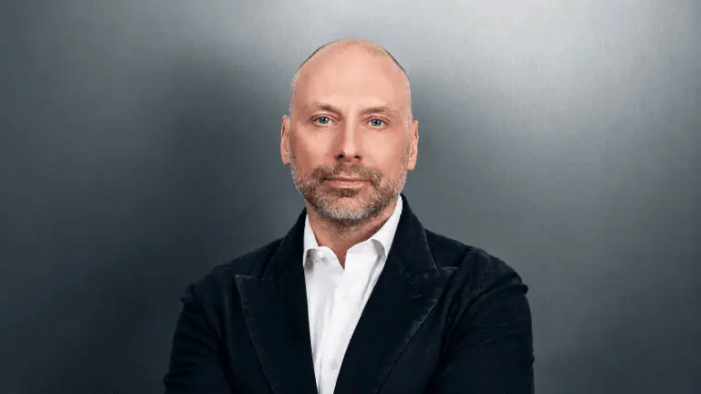 Boris Azarenko is a co-founder of Vesper, a developer that would go on to build some of the most sought-after homes in Moscow – restored heritage houses, new buildings, and entire neighbourhoods, all with finished-to-the-key apartments.