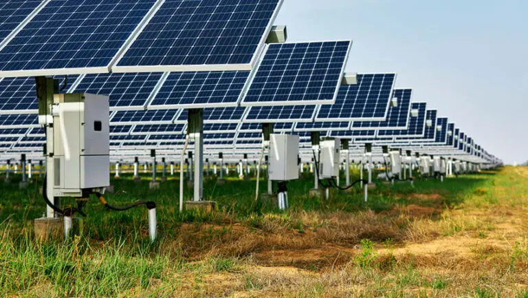 An MPPT inverter (Maximum Power Point Tracking inverter) is a type of solar inverter that continuously adjusts operating conditions to extract the maximum possible power from solar panels.