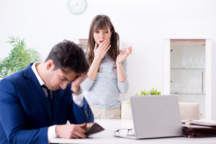 Bankrupt family with no cash at home