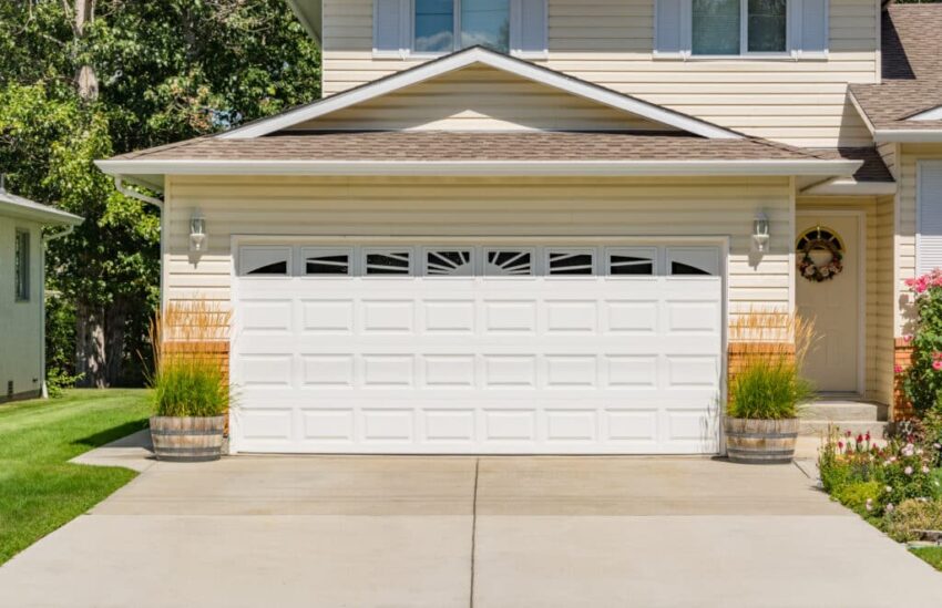 A,Perfect,Neighbourhood.,Family,House,With,Wide,Garage,Door,And