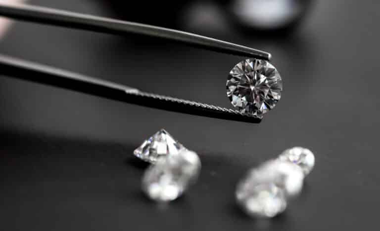Diamond,In,Tweezers