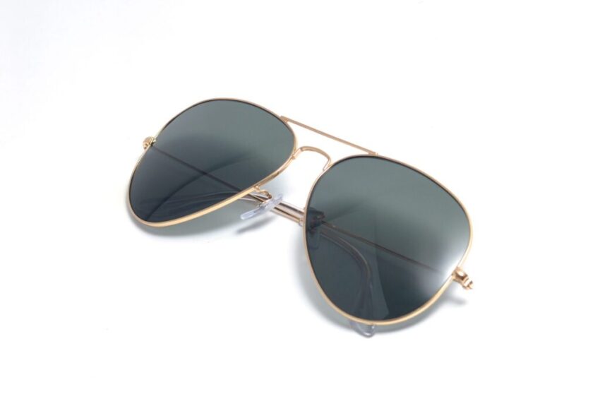 Black,Sunglasses,Isolated,On,A,White,Background