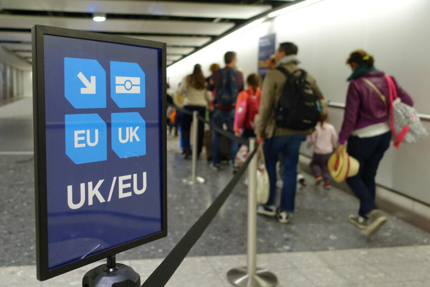 View,Of,A,Generic,Uk/eu,Lane,Sign,As,Air,Travellers