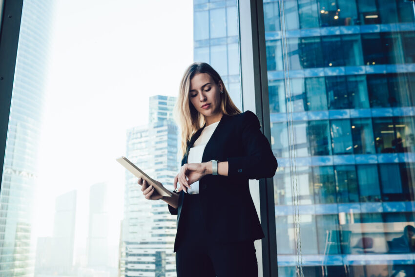 Confident,Caucasian,Female,Manager,Checking,Notification,On,Wearable,Smartwatch,With