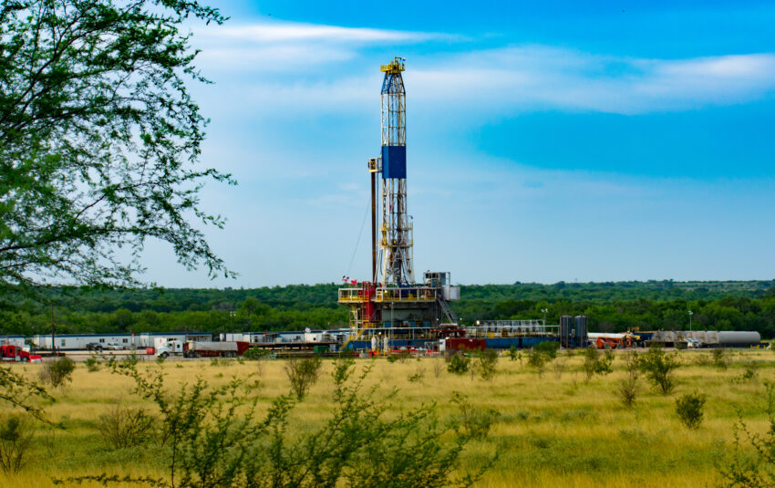 The former Brexit minister David Frost has joined Conservative MPs in writing an open letter to Boris Johnson calling for a resumption of fracking in the UK, in another indication of the ongoing battle within the party over environmental issues.