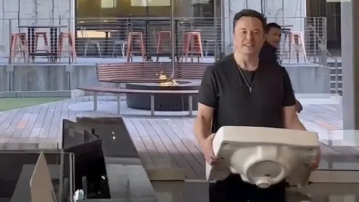 Elon Musk paid a visit to Twitter’s headquarters ahead of an end-of-week deadline to close his deal to buy the company, posting a video of himself in the company’s San Francisco lobby carrying a sink.
