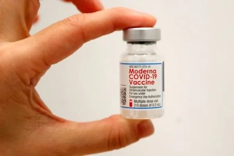 The UK government has signed a 10-year deal with Moderna to produce upwards of 250m vaccines a year in the event of a pandemic.