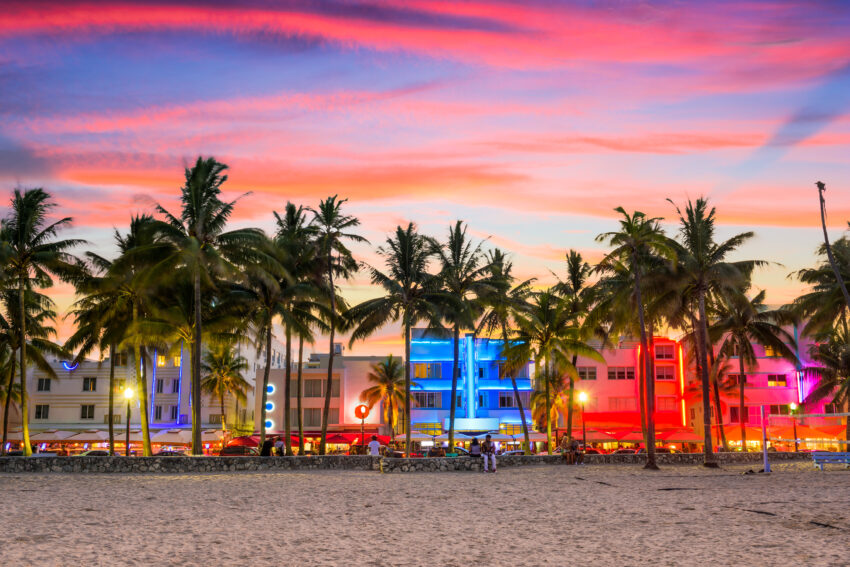 Miami,Beach,,Florida,,Usa,On,Ocean,Drive,At,Sunset.
