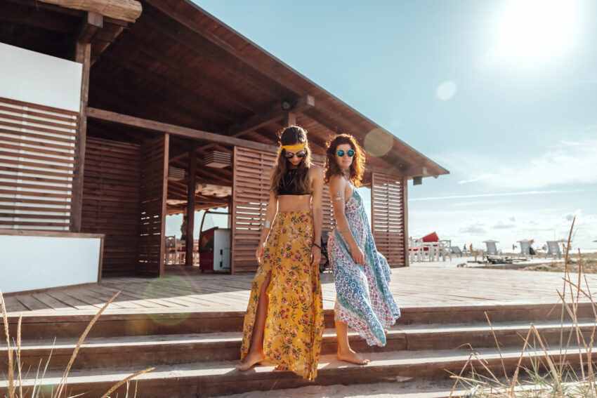 We will help you complete your family archive collection with amazing pictures. Nowadays, light long dresses are trendy when creating interesting, stylish, expensive images for a photo shoot.