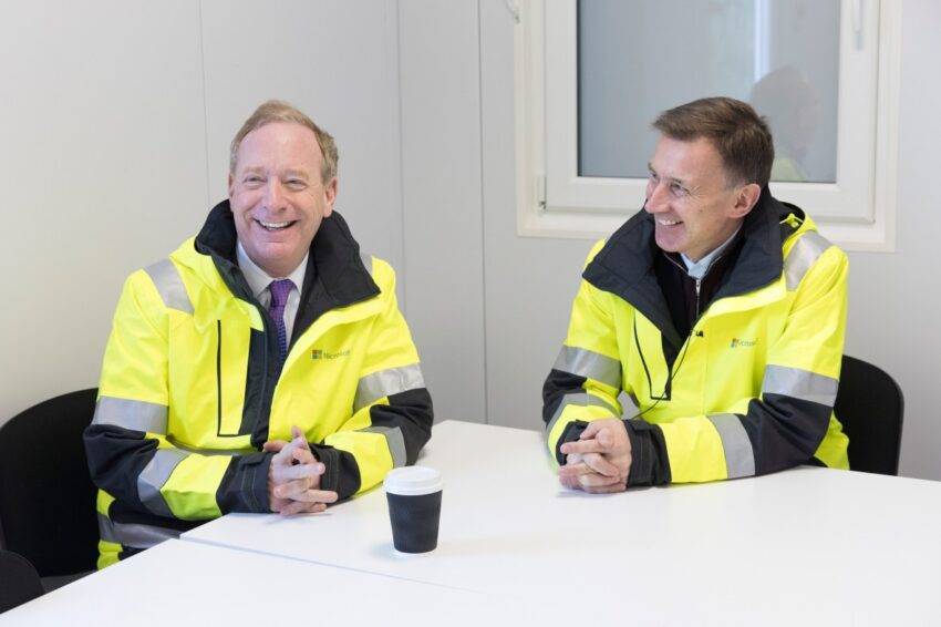 Brad Smith, the Microsoft president, left, speaks with Jeremy Hunt, the chancellor, during the visit to Microsoft&rsquo;s data centre construction site in Acton