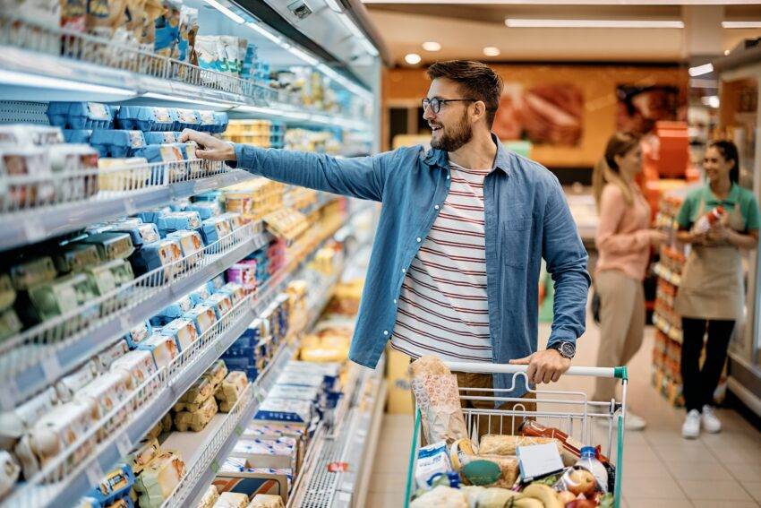 According to data from the British Retail Consortium and NielsenIQ, shop price growth decelerated to just 0.8% in the year leading up to April, marking the slowest increase since December 2021.