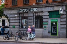 Lloyds Banking Group has been urged to release the complete version of a long-awaited review into whether it concealed a £1 billion fraud tied to the Reading branch of HBOS.