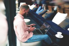 Online poker has gone through several major transformations over the years. From multi-tabling grinders to advanced tracking tools, the game has evolved in a big way. One of the biggest shifts today? The rise of HUD-free poker.
