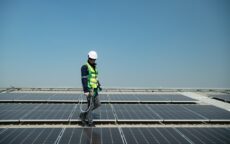 As businesses in the UK look for ways to reduce operating costs and contribute to sustainability efforts, commercial solar panels have become an increasingly popular solution.