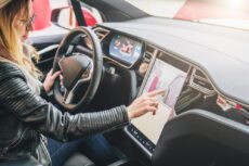 Thinking about hitting London’s streets as a private hire (PCO) driver and want to make the smartest vehicle choice? The answer, for many forward-thinking drivers, is simple, renting a Tesla.