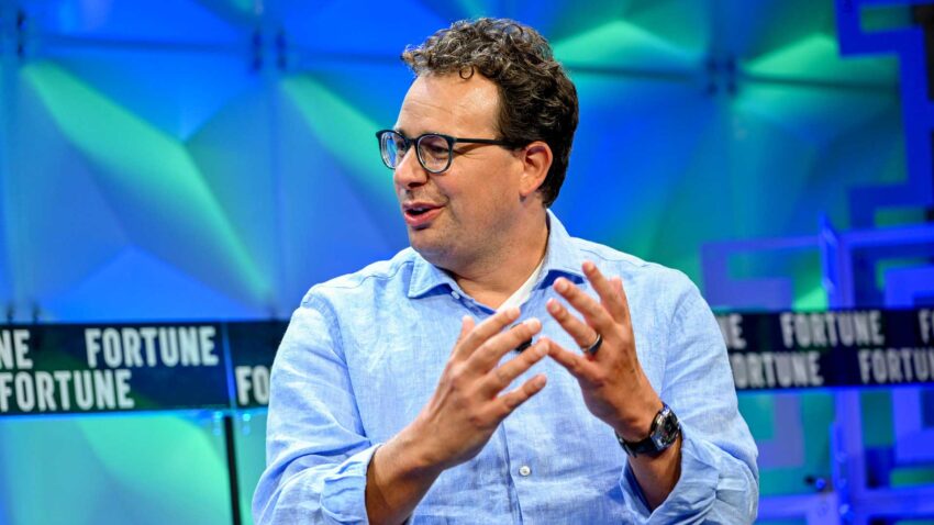 Dario Amodei has urged the industry to accept an AI development slowdown, with Elon Musk and Sam Altman backing him and OpenAI delaying its listing.
