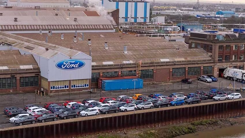 Ford wants the Ford Dagenham engine plant to play a key role in a £2.5bn Ministry of Defence deal to replace the Army's ageing Land Rover Wolf fleet.