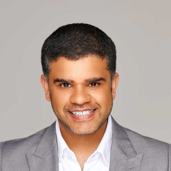 Headshot of Dr Nilesh R. Parmar, director of Parmar Dental