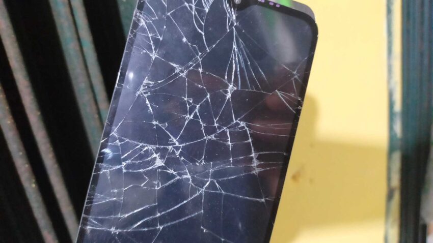 A damaged Android phone can quickly turn a small problem into a major one. Your screen may be broken, the display may stay black, or the phone may stop responding while your important photos, messages, and other data are still stored on it.